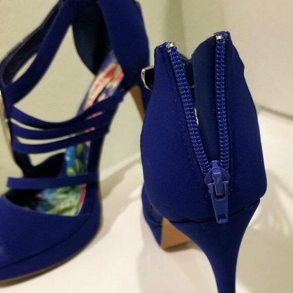 Two Lips Truly Unique Women's Heels Blue w/Metal Accents 6" - Picture 6 of 7